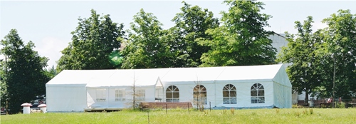 Foto: Festzelt 10x20m inklusive verankerungsfreiem Boden