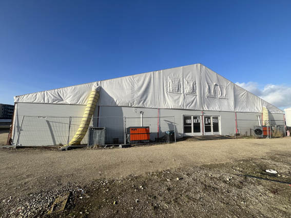 Foto: Zelt 30x85 m  inkl. Holzboden mit Stahlunterbau