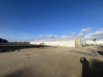 Foto: Zelt 30x85 m  inkl. Holzboden mit Stahlunterbau