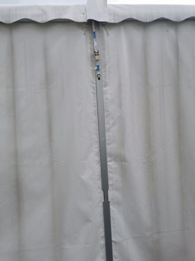 Foto: erhhtes Zelt 5 x 20 m