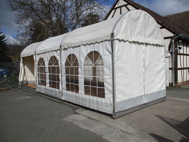 Foto: Rundbogenzelte / Gangway 3 x 30 m oder einzeln, opt. Boden