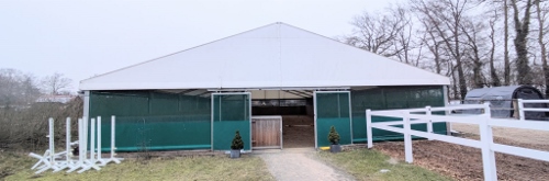 Foto: erh�htes Lagerzelt / Reitzelt 15x30m
