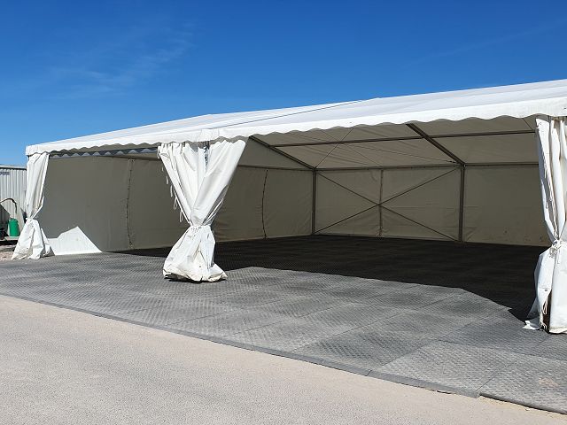 Foto: erh�htes Zelt 10x25m gebraucht