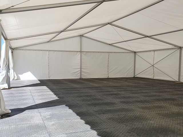 Foto: erh�htes Zelt 10x25m gebraucht