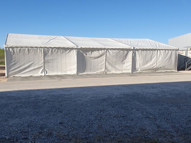 Foto: erh�htes Zelt 10x25m gebraucht
