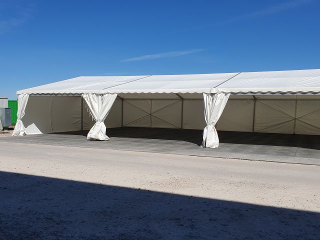Foto: erh�htes Zelt 10x25m gebraucht