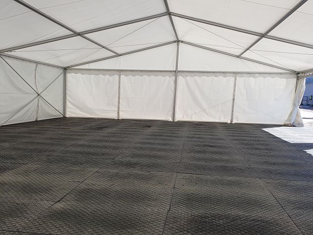 Foto: erh�htes Zelt 10x25m gebraucht